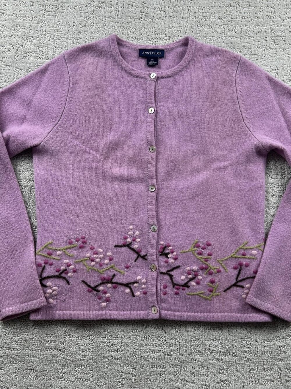 Ann Taylor Cardigan Sweater Womens XS Purple 100% Lambswool Embroidered Floral